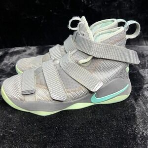 Nike LeBron Soldier 11 GS 918369-003 Boys 5.5 Basketball Shoes Cool Gray Sneaker